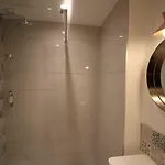 La Fontaine Centre 호텔 2*