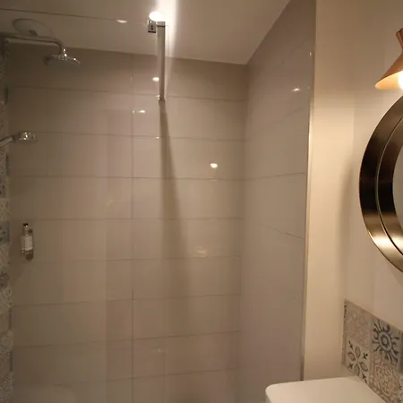 La Fontaine Centre Ξενοδοχείο 2*